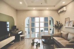 Phòng khách - Căn hộ 53m2 với ý tưởng cửa vòm thông phòng ngủ - phòng khách đáng tham khảo 