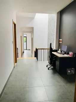 Phòng làm việc - Nhà thoáng đãng, tươi mát nhờ trang trí nội thất với gỗ và cây xanh 
