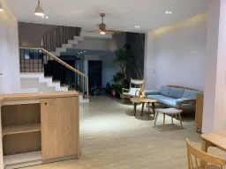 Phòng khách - Nhà thoáng đãng, tươi mát nhờ trang trí nội thất với gỗ và cây xanh 