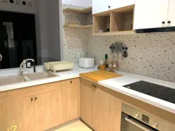 Phòng bếp - Nhà thoáng đãng, tươi mát nhờ trang trí nội thất với gỗ và cây xanh 