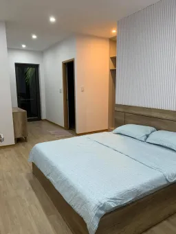 Phòng ngủ - Nhà thoáng đãng, tươi mát nhờ trang trí nội thất với gỗ và cây xanh 