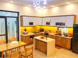 Phòng bếp - Ngôi nhà như giữa rừng nhiệt đới dành cho tín đồ yêu thiên nhiên 