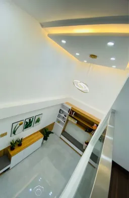 Phòng khách - Cải tạo nhà 44m2 từ 2 tầng: sửa 1 tầng thành tầng lửng, giải phóng không gian 