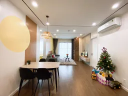 Phòng khách - Chưa đến 300 triệu hoàn thiện nội thất cho căn hộ 3 PN 88m2 