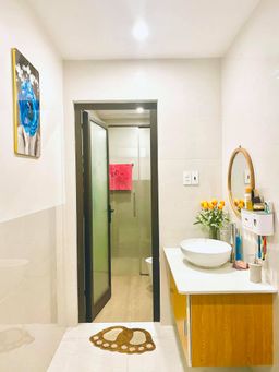 Phòng tắm - Ấm áp nhà phố tông màu vàng - xanh biển, trang trí nội thất gỗ 