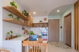 Phòng bếp - Khéo tay trang trí, sơn vẽ tường, được nhà rộng đẹp dù chỉ hơn 40m2 