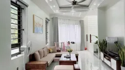 Phòng khách - Nhà phố 3 tầng vát góc xinh xắn chỉ tốn hơn 150 triệu trang trí nội thất 