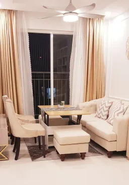 Phòng khách - Căn hộ phong cách tân cổ điển, nội thất cao cấp với tông màu trắng trang nhã  