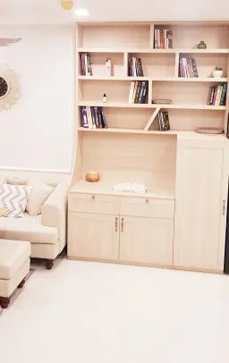 Phòng khách - Căn hộ phong cách tân cổ điển, nội thất cao cấp với tông màu trắng trang nhã  