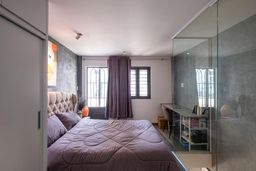 Phòng ngủ - Nhà phố nhỏ xinh được cải tạo đẹp lung linh với đèn spotlight 