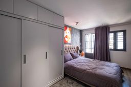 Phòng ngủ - Nhà phố nhỏ xinh được cải tạo đẹp lung linh với đèn spotlight 