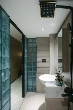 Phòng tắm - Cô giáo tiếng Nhật cải tạo nhà tập thể cũ an yên và thoáng mát 
