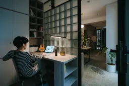 Phòng ngủ, Phòng làm việc - Cô giáo tiếng Nhật cải tạo nhà tập thể cũ an yên và thoáng mát 