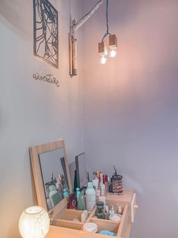 Phòng ngủ - Trang trí phòng ngủ nhỏ chỉ 10m2 ấn tượng như studio chụp ảnh 