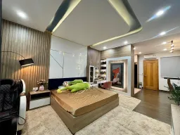Phòng ngủ - Nhà phố xây lệch tầng được chăm chút trang trí theo mùa 
