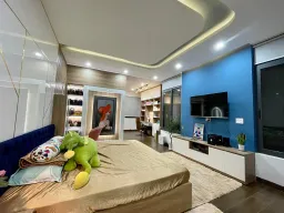Phòng ngủ - Nhà phố xây lệch tầng được chăm chút trang trí theo mùa 