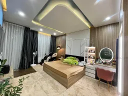 Phòng ngủ - Nhà phố xây lệch tầng được chăm chút trang trí theo mùa 
