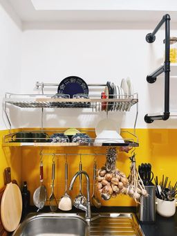 Phòng bếp - Căn hộ phong cách tối giản cùng tông trắng - đen - vàng 