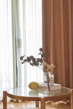 Phòng khách - Câu chuyện tổ ấm đầu tiên màu cam cháy và xanh rêu 