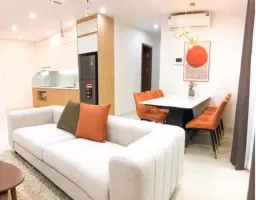 Phòng khách - Căn hộ 99m2 bố trí nội thất hợp lý với sắc cam - trắng trang nhã hiện đại 