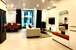 Phòng khách - Căn hộ 99m2 bố trí nội thất hợp lý với sắc cam - trắng trang nhã hiện đại 