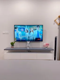 Phòng ngủ - Căn hộ tông xám với phong cách đơn giản, kết hợp chất liệu gỗ ấm áp 