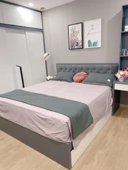 Phòng ngủ - Căn hộ tông xám với phong cách đơn giản, kết hợp chất liệu gỗ ấm áp 