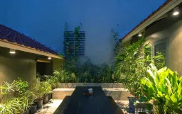 Sân vườn - Nhiếp ảnh gia tại Nghệ An xây nhà kiểu lạ: chỉ trát xi măng mà chi phí lại đến 800 triệu đồng 
