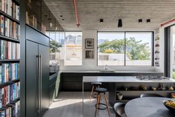 Phòng bếp - Căn hộ duplex 180m2 tại Israel với kết cấu “đảo ngược” độc đáo 