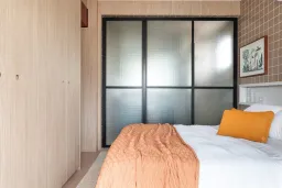 Phòng ngủ - Căn hộ 40m2 phối màu ngẫu hứng của gia chủ yêu thời trang 