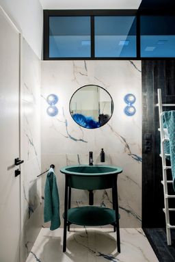 Phòng tắm - Căn hộ 62㎡ mang vẻ đẹp sang trọng, lộng lẫy với màu xanh lá đậm cổ điển  