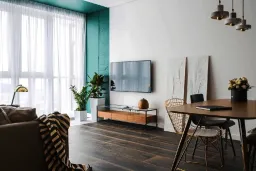 Phòng khách - Căn hộ 62㎡ mang vẻ đẹp sang trọng, lộng lẫy với màu xanh lá đậm cổ điển  