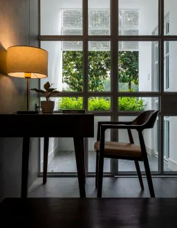 Phòng làm việc - “J House” tĩnh lặng và an yên tách biệt phố đông của nữ giáo viên độc thân 