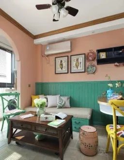 Phòng khách - Tổ ấm 60m2 của gia đình 5 người trang trí màu xanh đỏ phối hợp nhiều phong cách độc đáo 