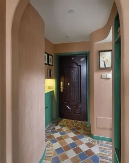 Lối vào - Tổ ấm 60m2 của gia đình 5 người trang trí màu xanh đỏ phối hợp nhiều phong cách độc đáo 