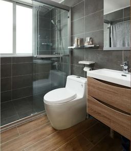 Phòng tắm - Căn hộ tinh tế, trang nhã với tông màu trắng - đen - nâu gỗ của một nghệ sỹ 