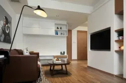 Phòng khách - Căn hộ tinh tế, trang nhã với tông màu trắng - đen - nâu gỗ của một nghệ sỹ 