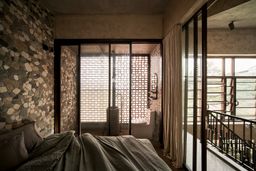 Phòng ngủ - Con xây nhà báo hiếu bố mẹ khang trang, vẫn giữ nét truyền thống mộc mạc tại Huế 
