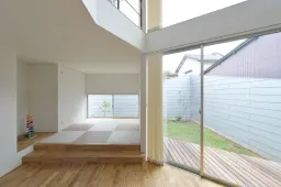 Nhà gác lửng bằng thép mạ bạc thiết kế có hẳn "thư viện" tại gia