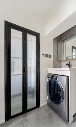 Phòng giặt - Bất ngờ tổ ấm 46m2 của gia đình 4 người gọn gàng và tươm tất 