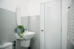 Phòng tắm - "Lột xác" cho nhà hoang 27m2 thành tổ ấm đẹp tinh tươm như mơ 