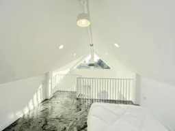 Hơn 300 triệu để có một ngôi nhà gác lửng màu trắng 2 phòng ngủ tiện nghi