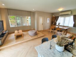 Căn nhà nhỏ kiểu Nhật làm nội thất bằng gỗ sồi tự nhiên 