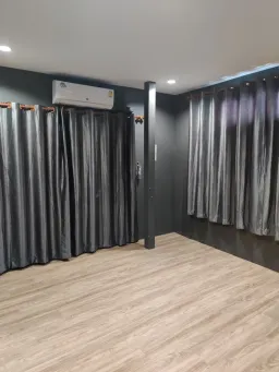 Phòng ngủ - Chi 48 triệu đưa phòng cũ “vịt hóa thiên nga” sang trọng với tông màu đen 