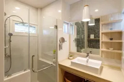 Phòng tắm - Nann Opal: Ngôi nhà cấp 4 mái bằng hình vuông xây kiểu nhà vườn xanh mát 