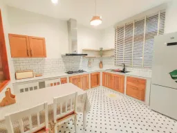 Phòng bếp - Căn nhà hiện đại xây kiểu nhà sàn với thiết kế ấm cúng ai cũng mơ ước 