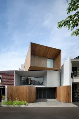 “MDJ House”: nhà 2 tầng 400m2 kết hợp gỗ và bê tông kết cấu lệch tầng độc lạ