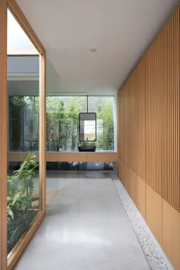 Phòng tắm - “MDJ House”: nhà 2 tầng 400m2 kết hợp gỗ và bê tông kết cấu lệch tầng độc lạ 