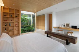 Phòng ngủ - “MDJ House”: nhà 2 tầng 400m2 kết hợp gỗ và bê tông kết cấu lệch tầng độc lạ 