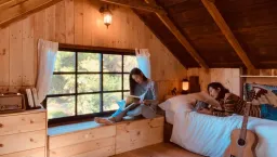 Phòng ngủ - Chàng trai Thái Lan tự học làm nhà gỗ cabin đẹp thơ mộng như phim 